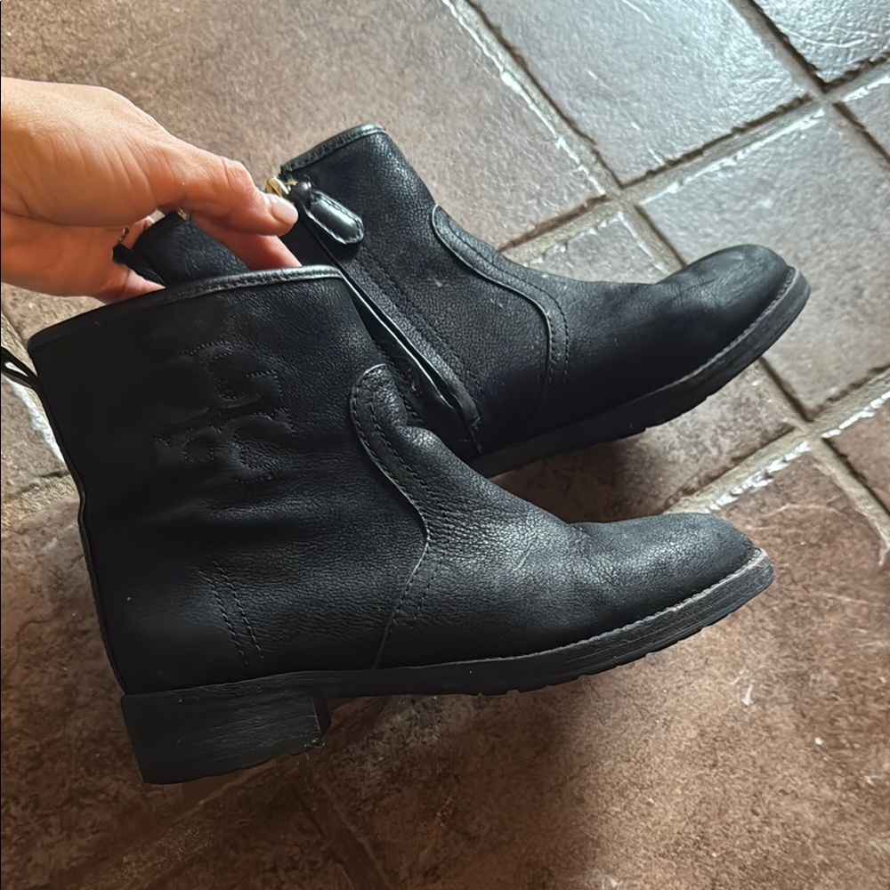 TORY Burch women’s 6.5 leather Black Ankle Boots